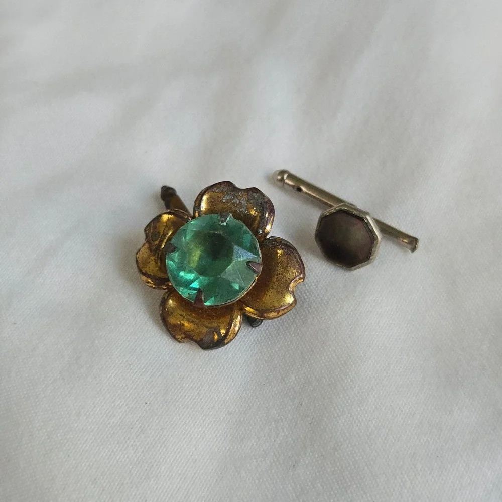 VTG Mismatched Cufflink Stud Green Flower Gold Silver Tone Mens OS USA Unbranded
